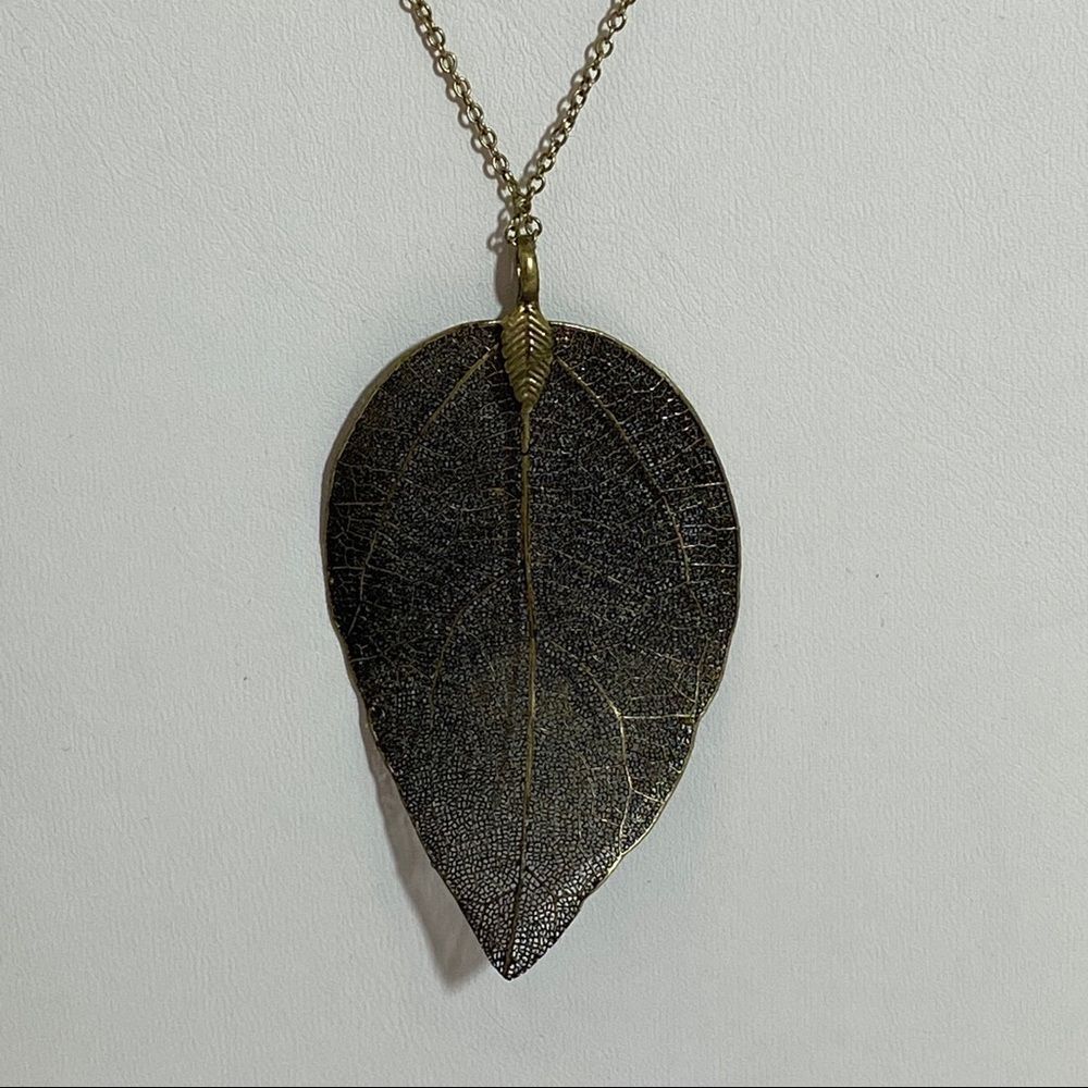 Gold Embellished Leaf Necklace